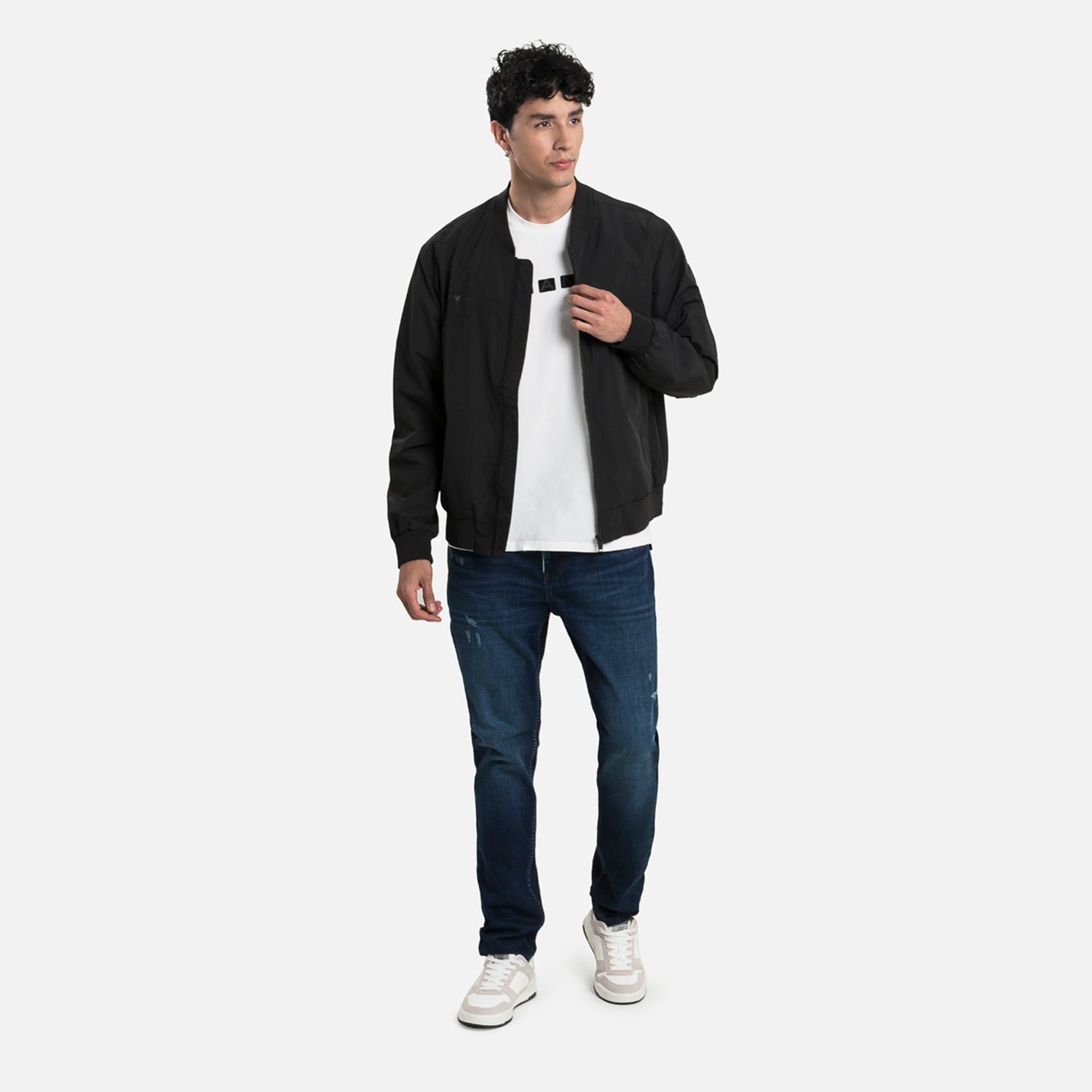 CHAMARRA BOMBER COLOR NEGRO