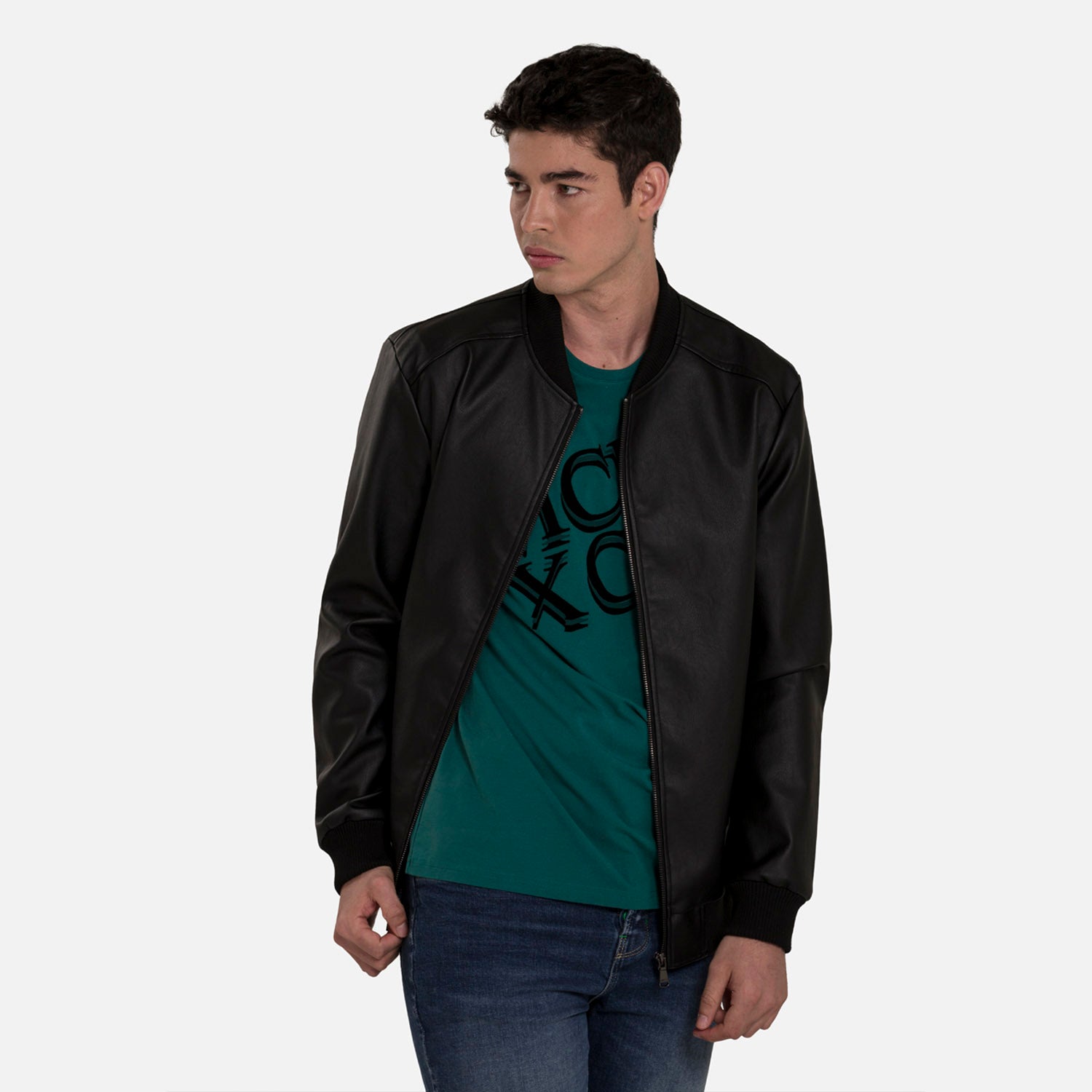 CHAMARRA BOMBER COLOR NEGRO