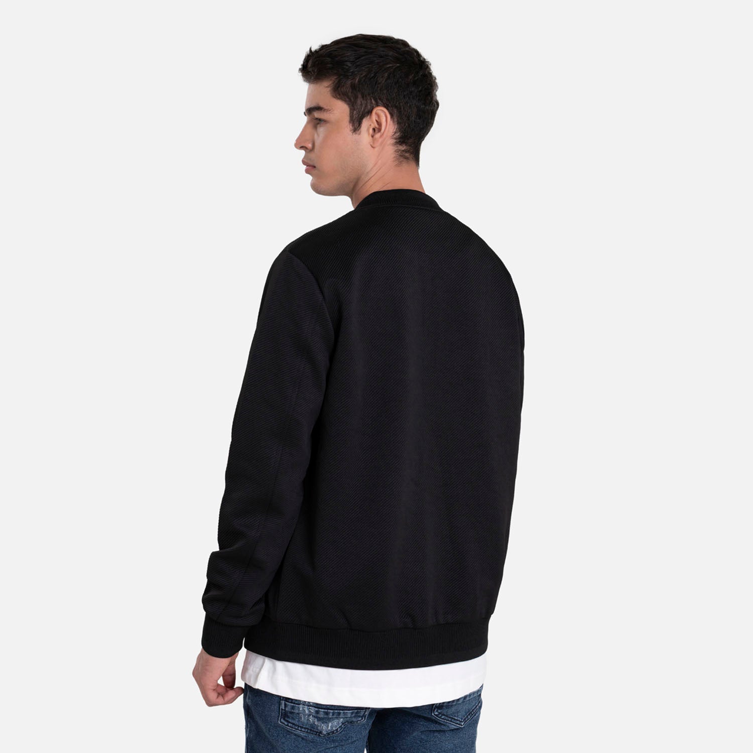 CHAMARRA BOMBER COLOR NEGRO