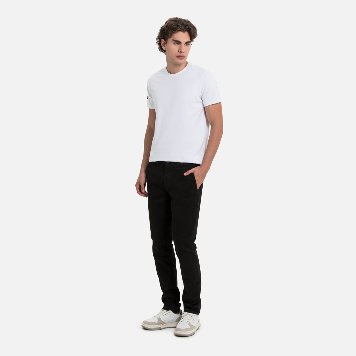 PANTALON CHINO COLOR NEGRO