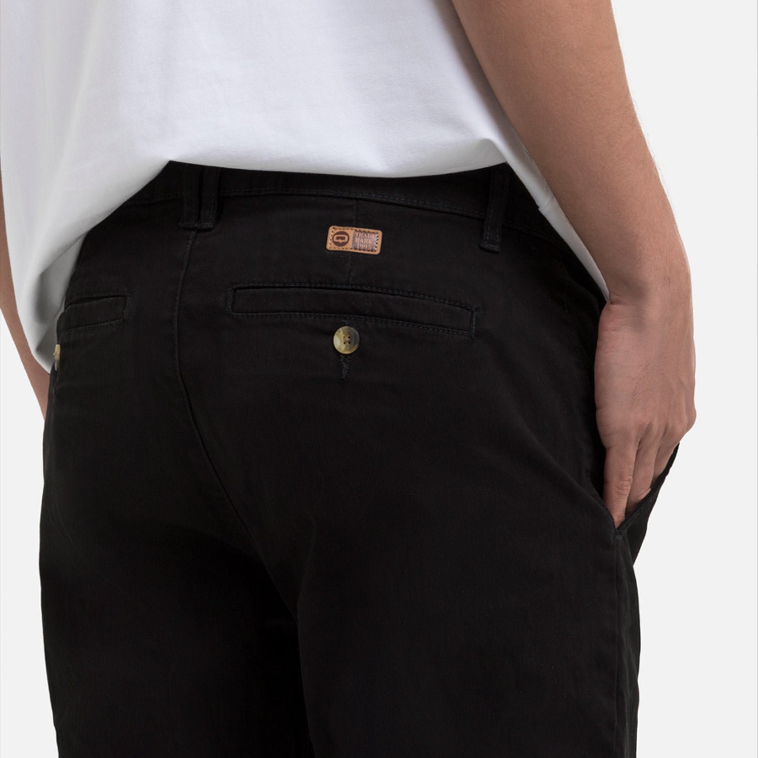 PANTALON CHINO COLOR NEGRO