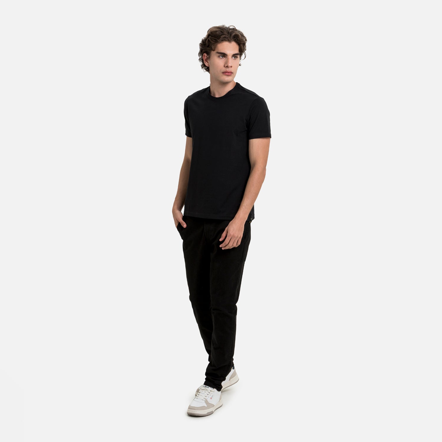 PLAYERA SLIM MANGA CORTA COLOR NEGRO