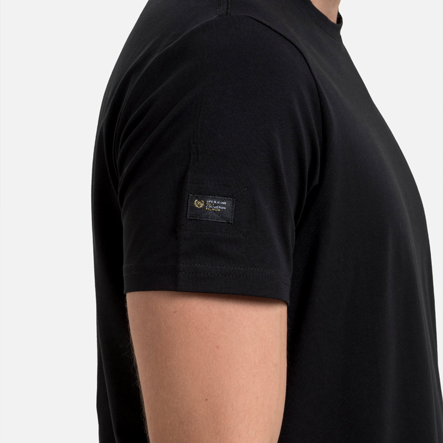 PLAYERA SLIM MANGA CORTA COLOR NEGRO