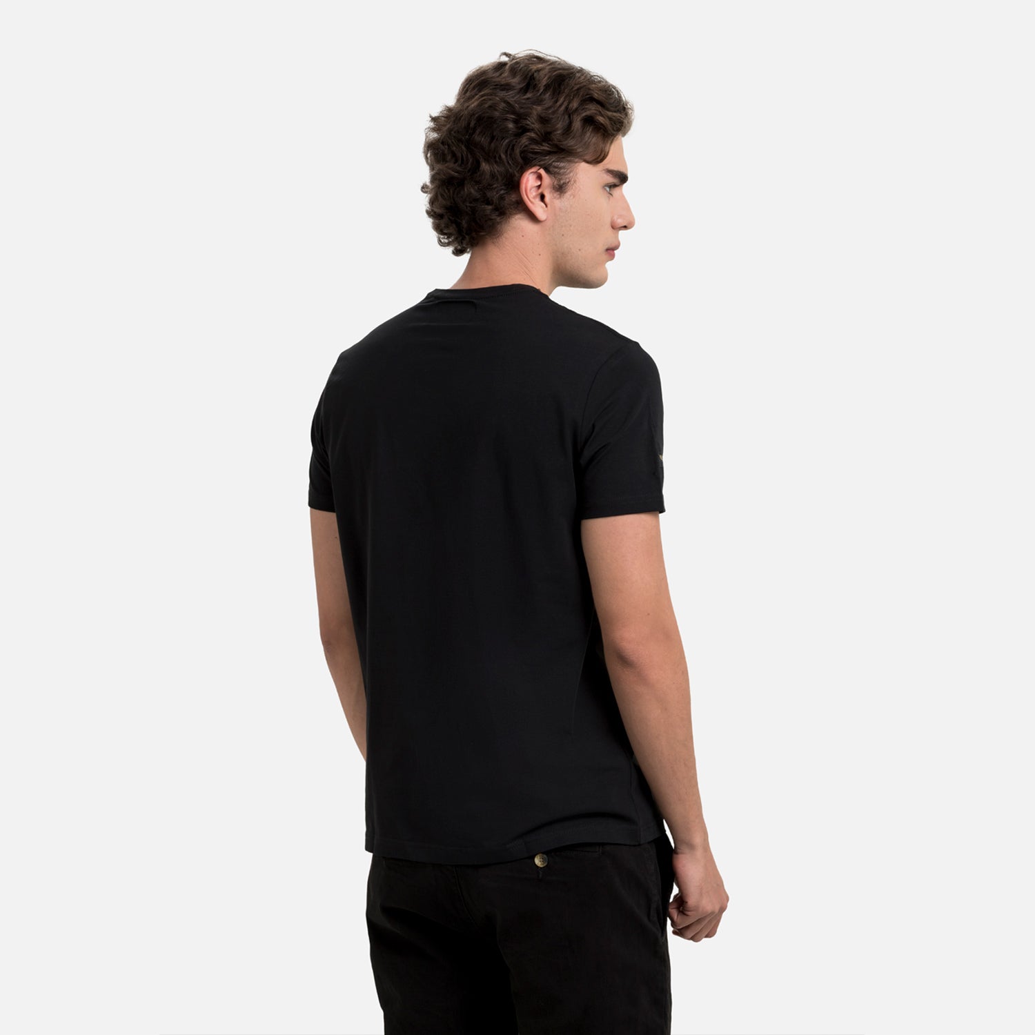 PLAYERA SLIM MANGA CORTA COLOR NEGRO