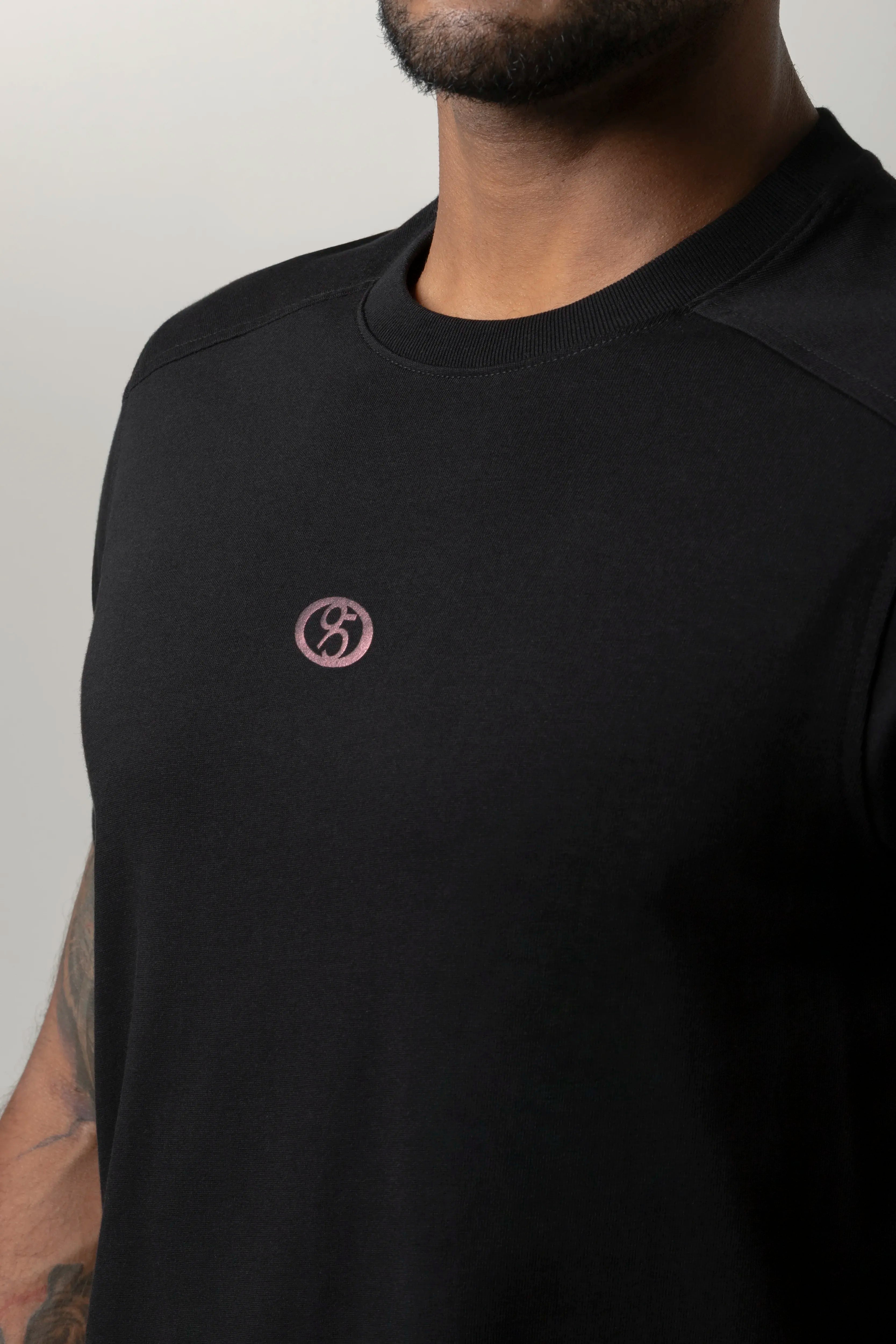 PLAYERA MANGA CORTA COLOR NEGRO