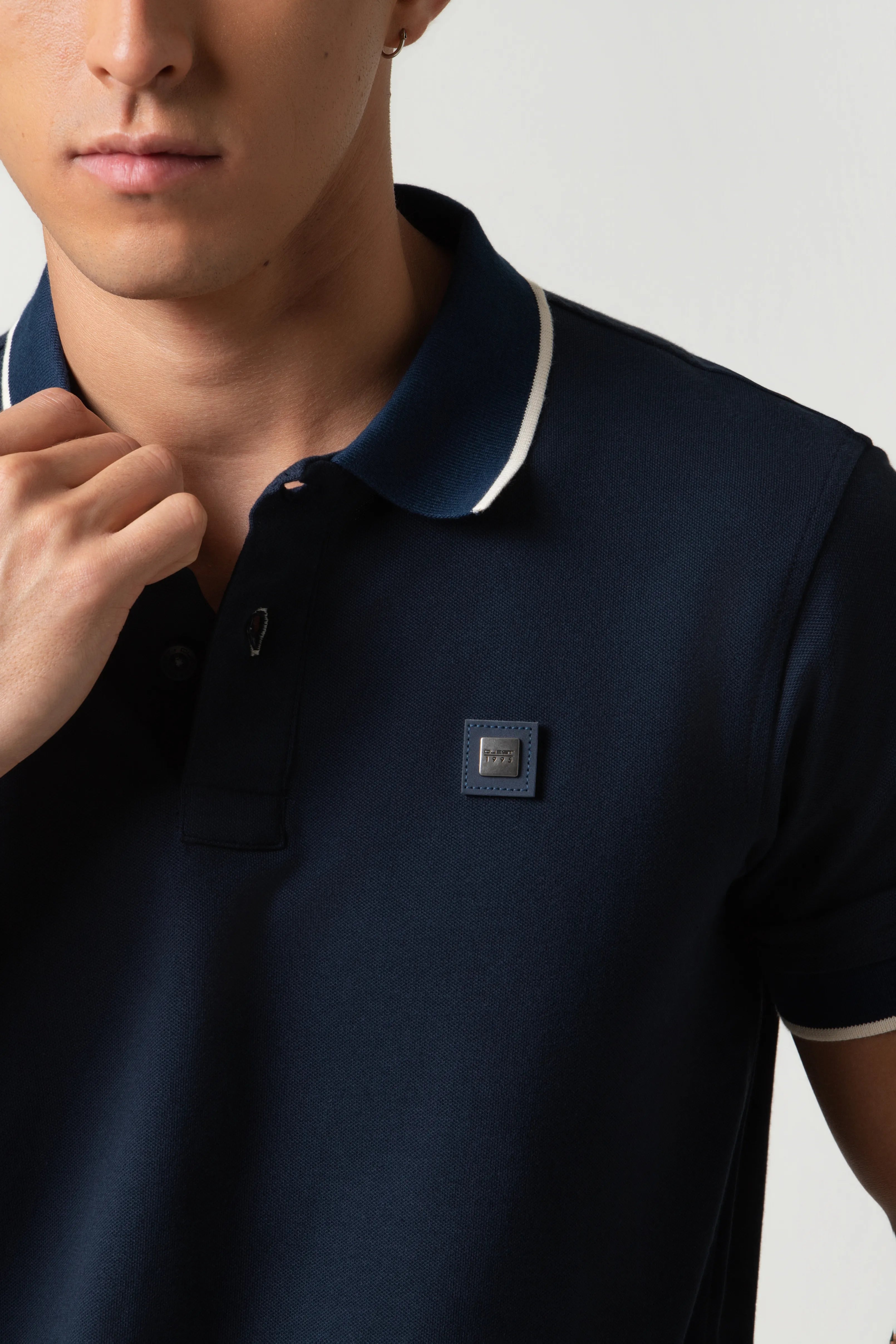 POLO TIPPING COLOR AZUL OSCURO - IVORY MARFIL