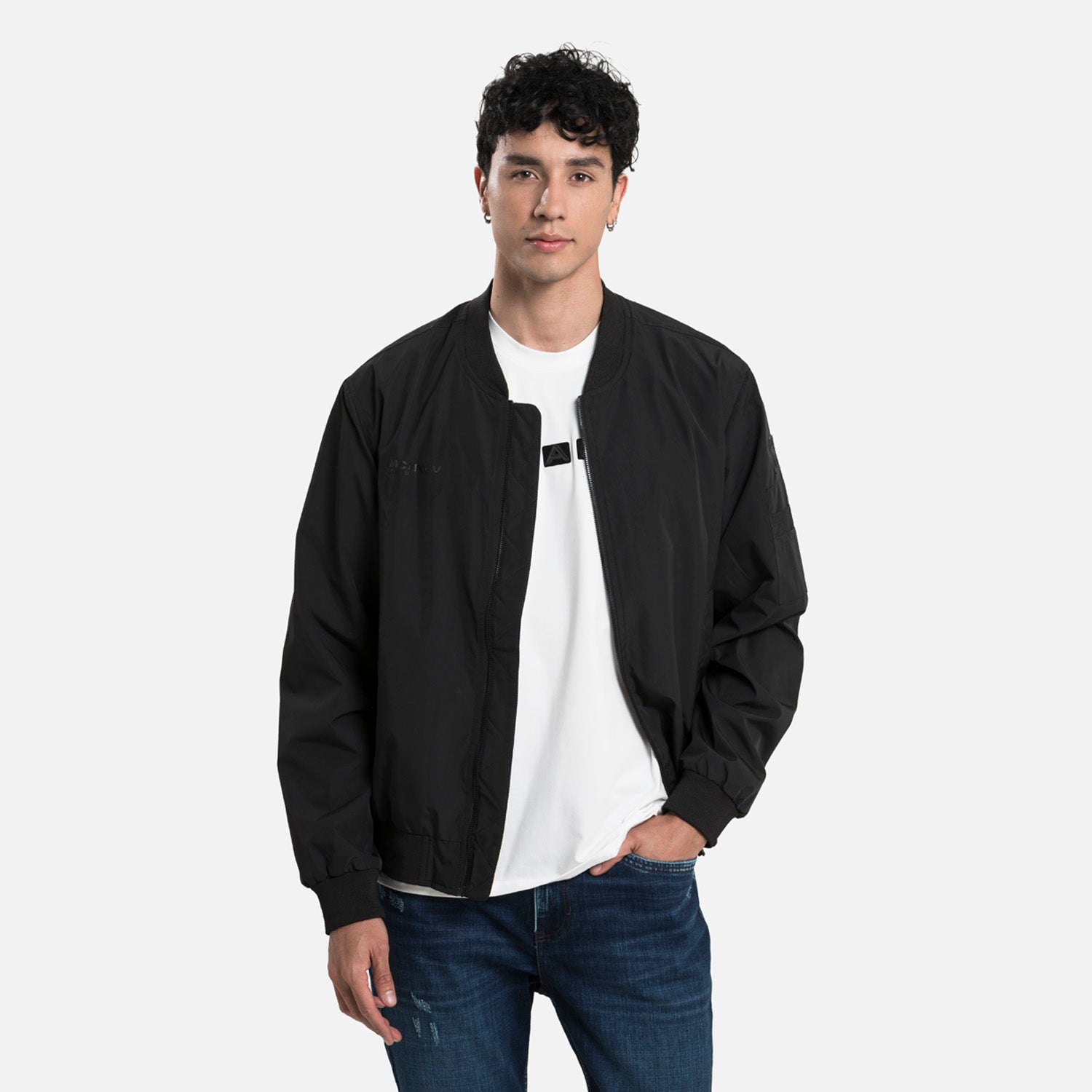 CHAMARRA BOMBER COLOR NEGRO