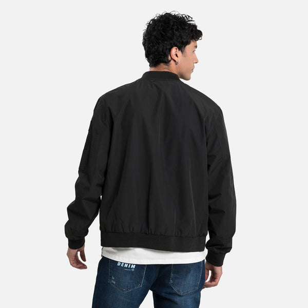 CHAMARRA BOMBER COLOR NEGRO