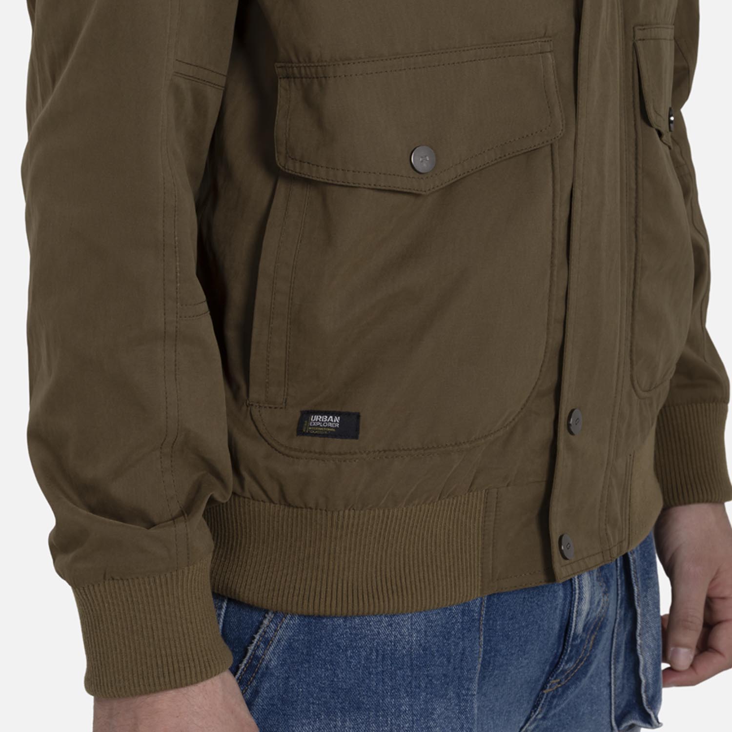 CHAMARRA BOMBER COLOR VERDE MILITAR