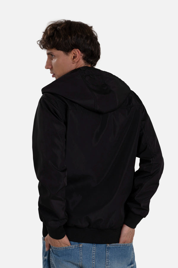 CHAMARRA ROMPEVIENTOS COLOR NEGRO