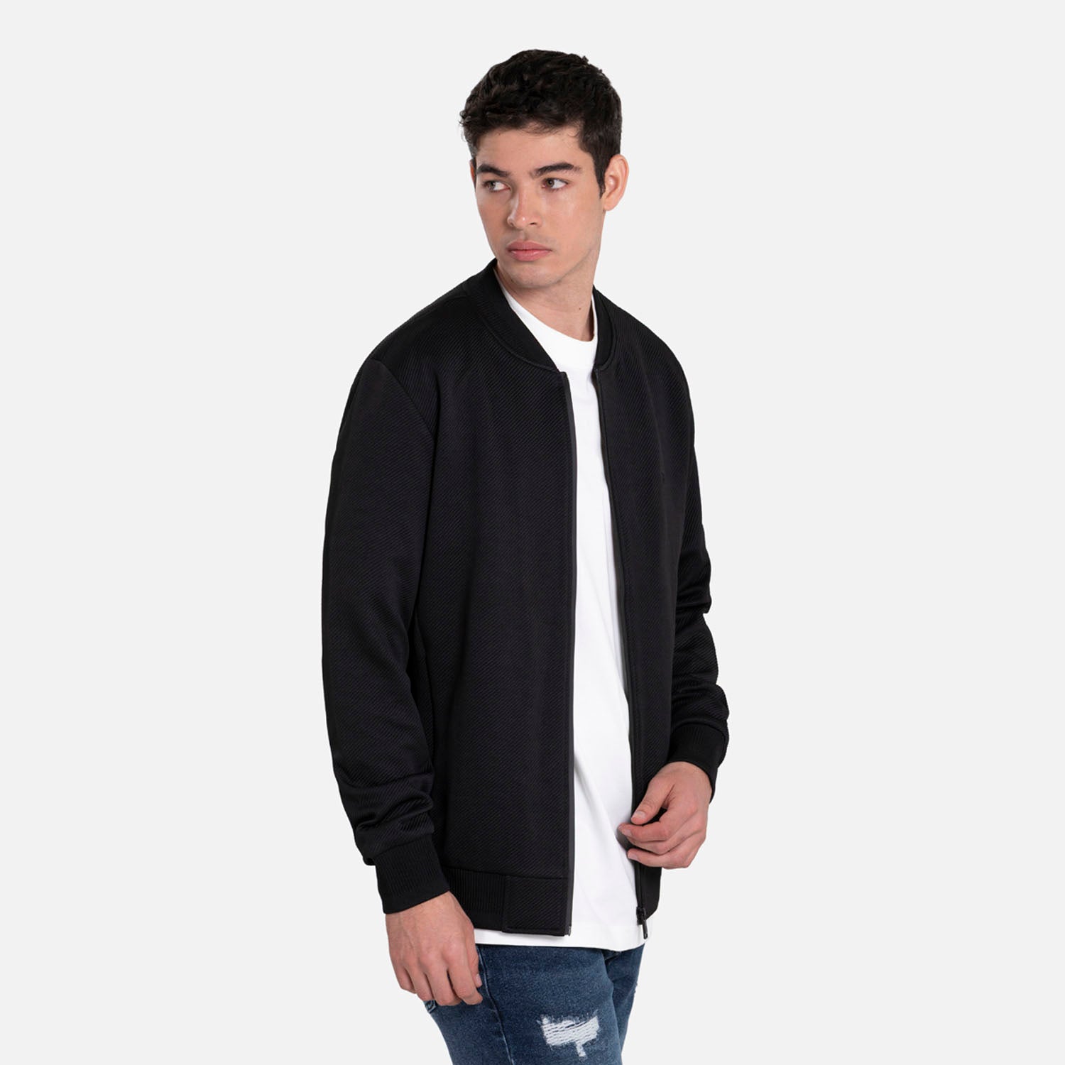 CHAMARRA BOMBER COLOR NEGRO