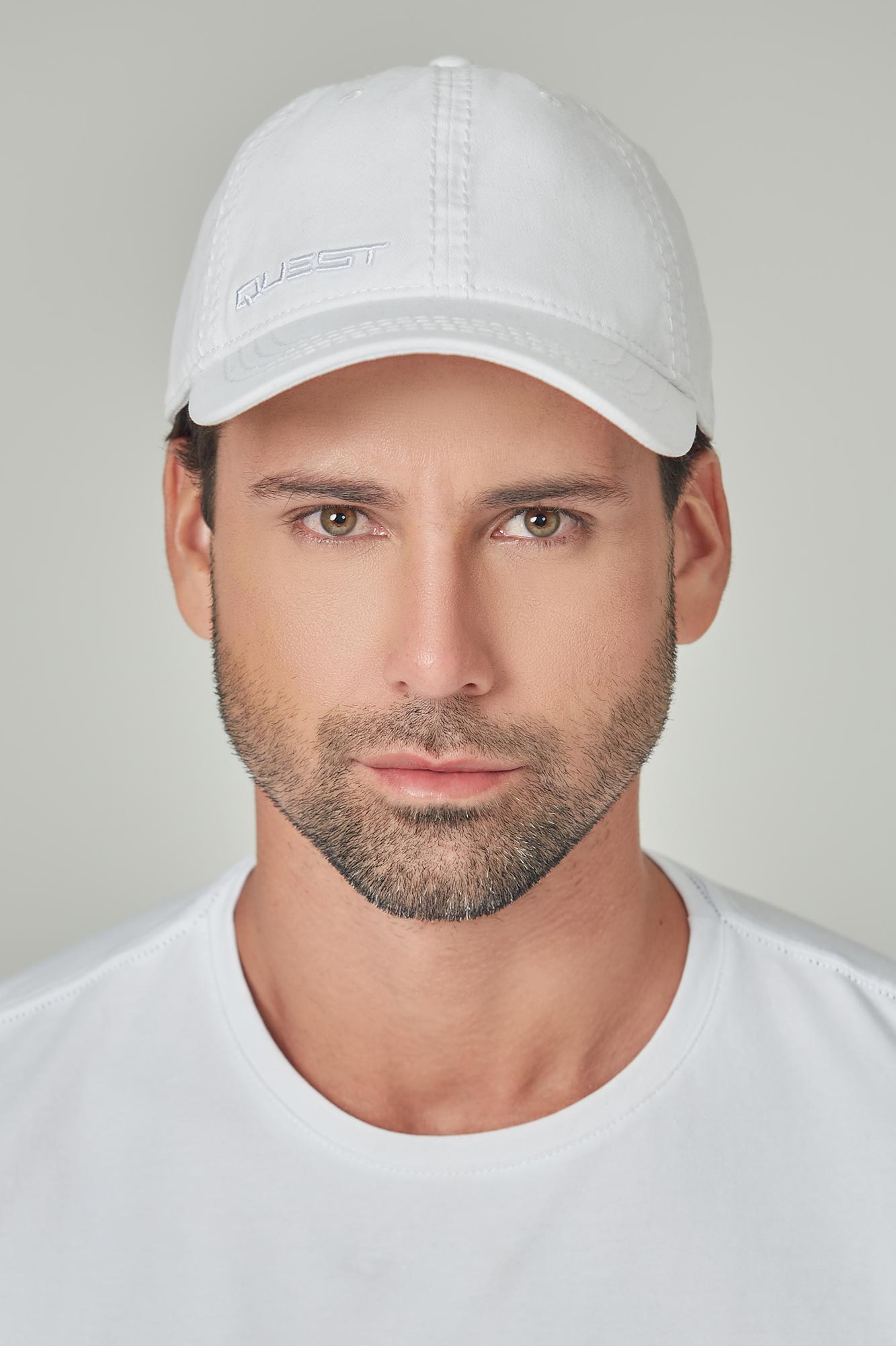 GORRA BEISBOLERA COLOR BLANCO OPTICO