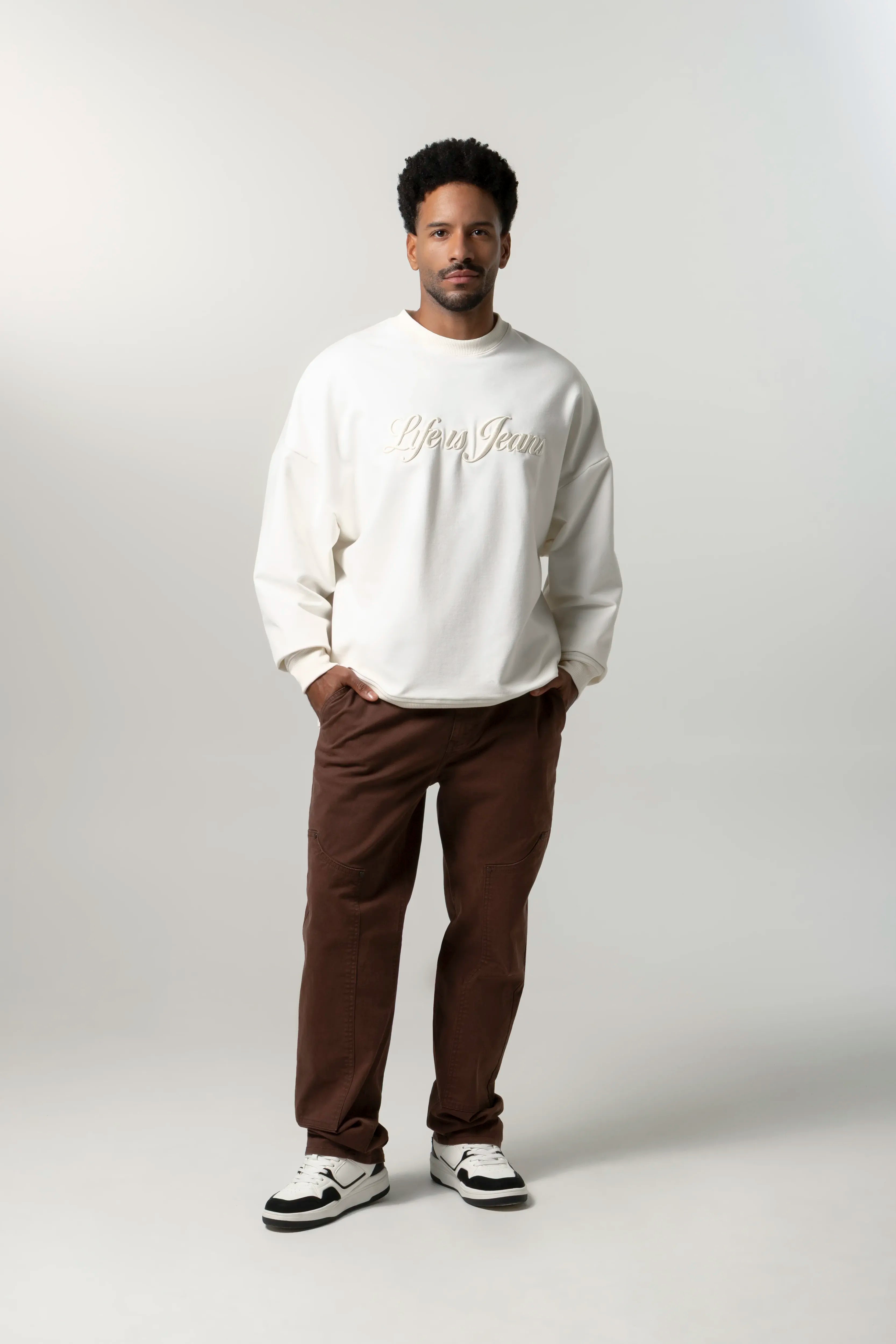 PANTALON TIPO CHINO COLOR BRUNETTE