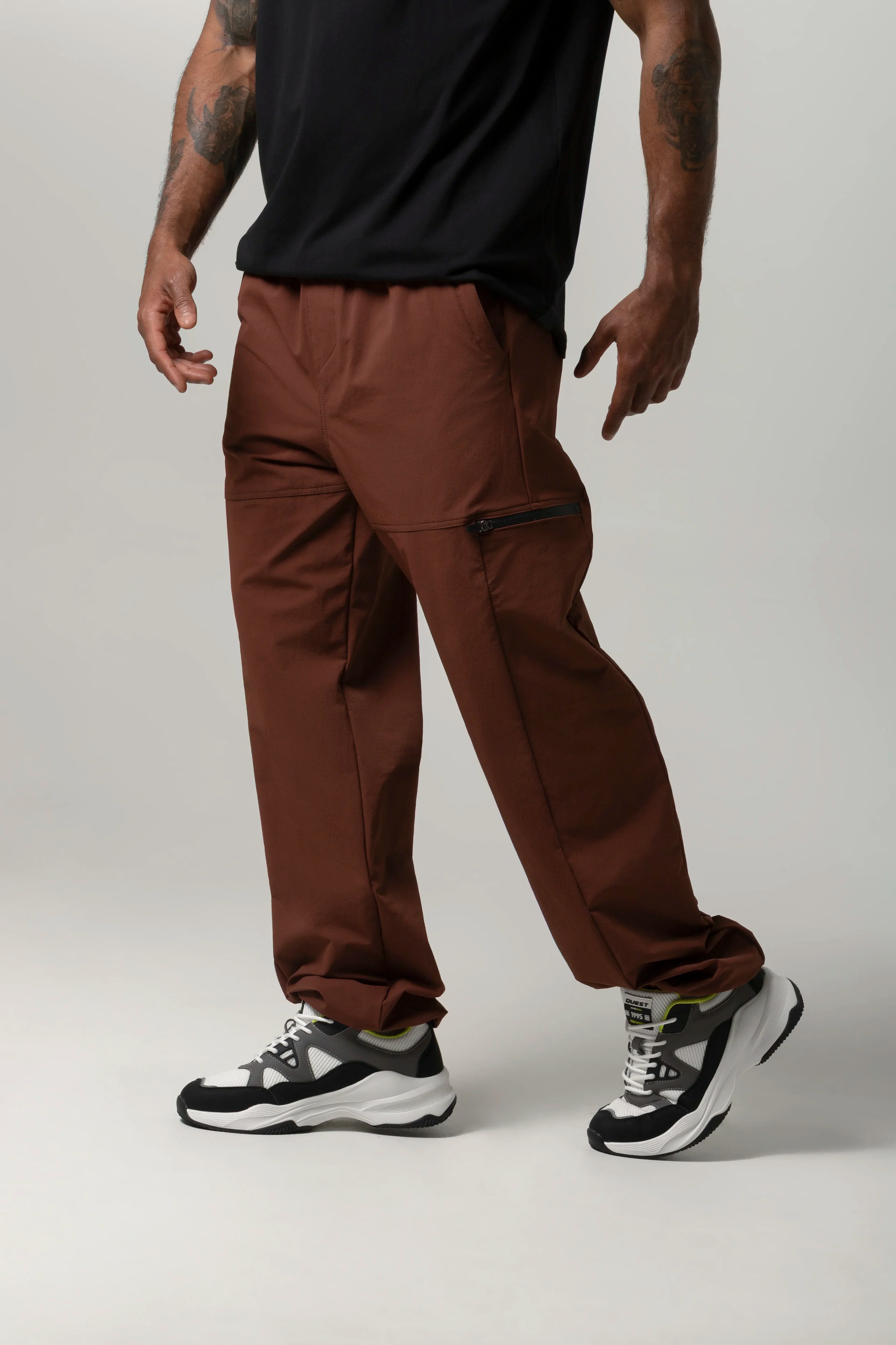PANTALON SUDADERA COLOR BRUNETTE