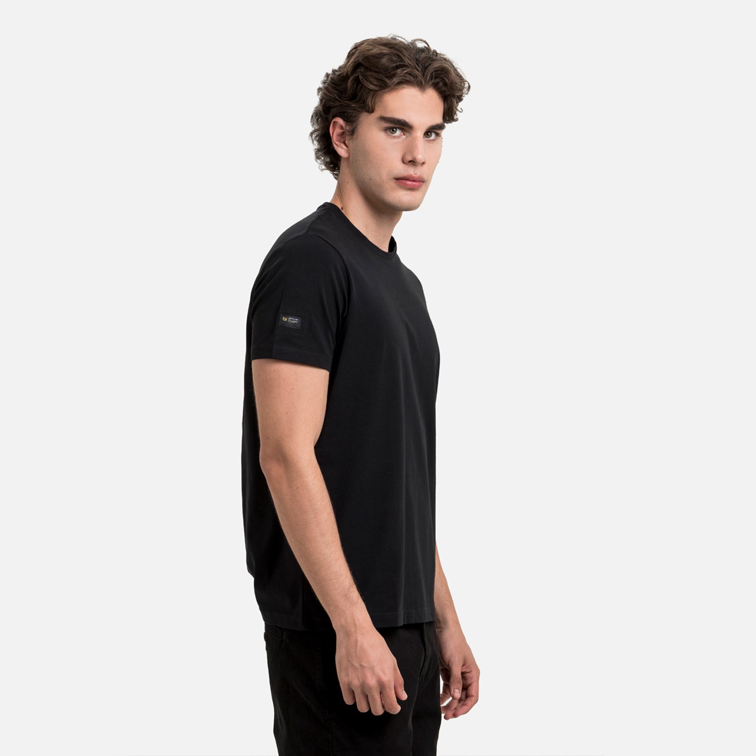 PLAYERA SLIM MANGA CORTA COLOR NEGRO