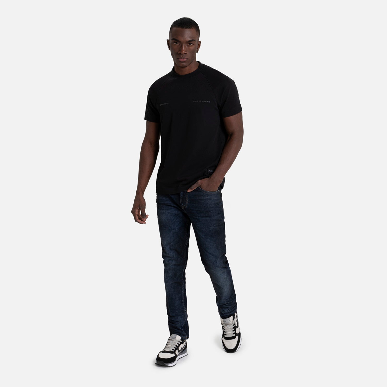 PLAYERA MANGA CORTA COLOR NEGRO