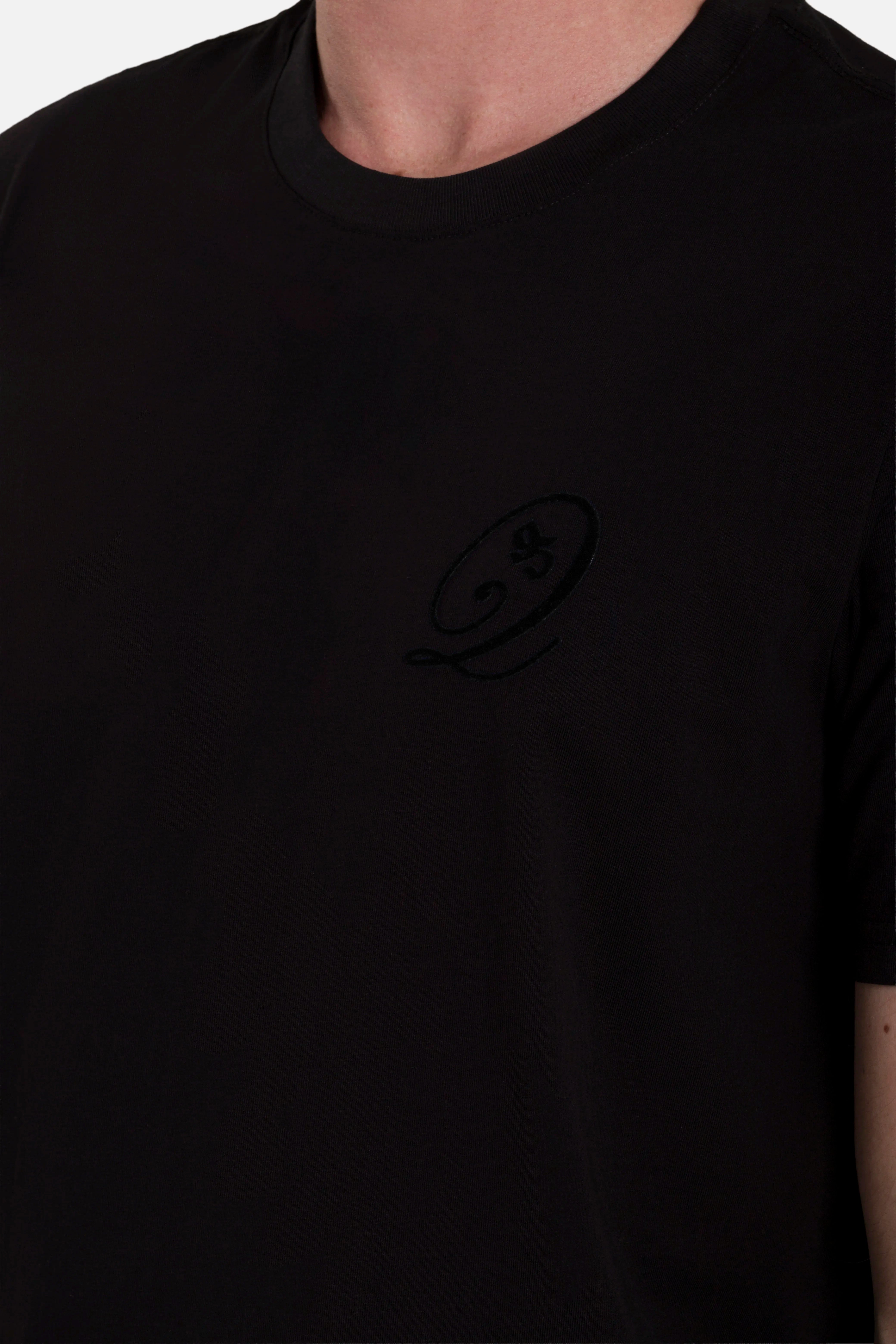 PLAYERA PREMIUM MANGA CORTA COLOR NEGRO